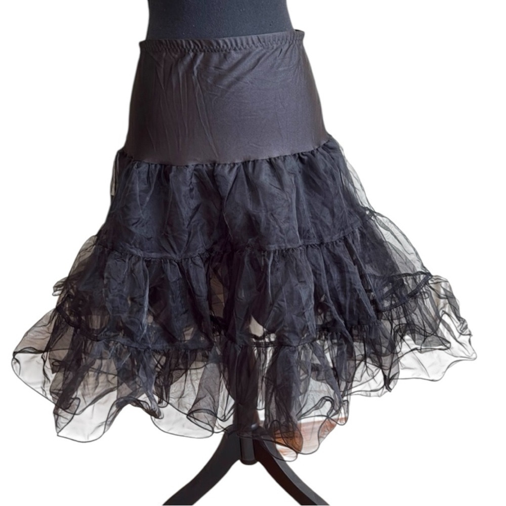 Grace Karin Petticoat fits from medium up to xl
001